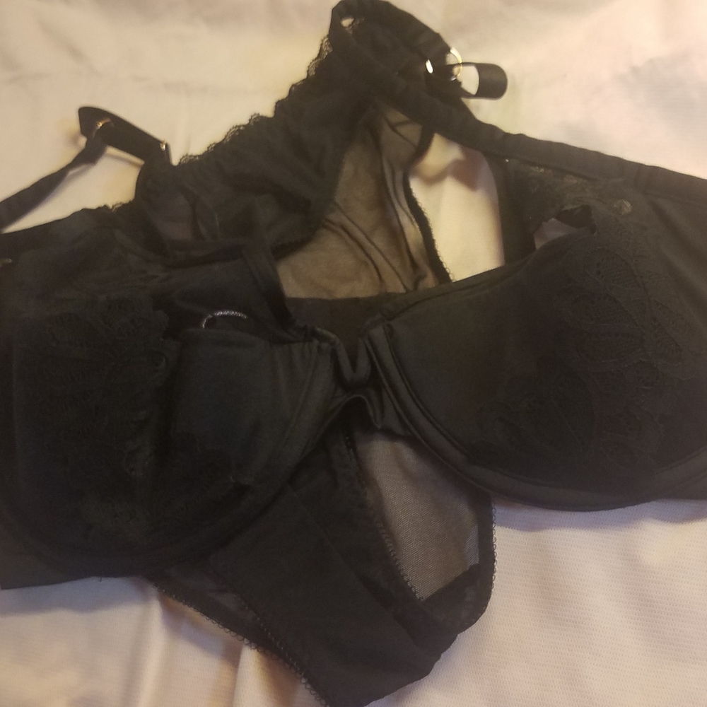 SAVAGE X FENTY by Rihanna Intimate Set sizes: 36DD Bra & Large Panty Black